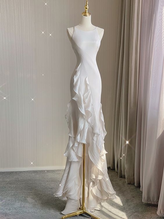 White Sheath Halter Backless Wedding Dresses Main image