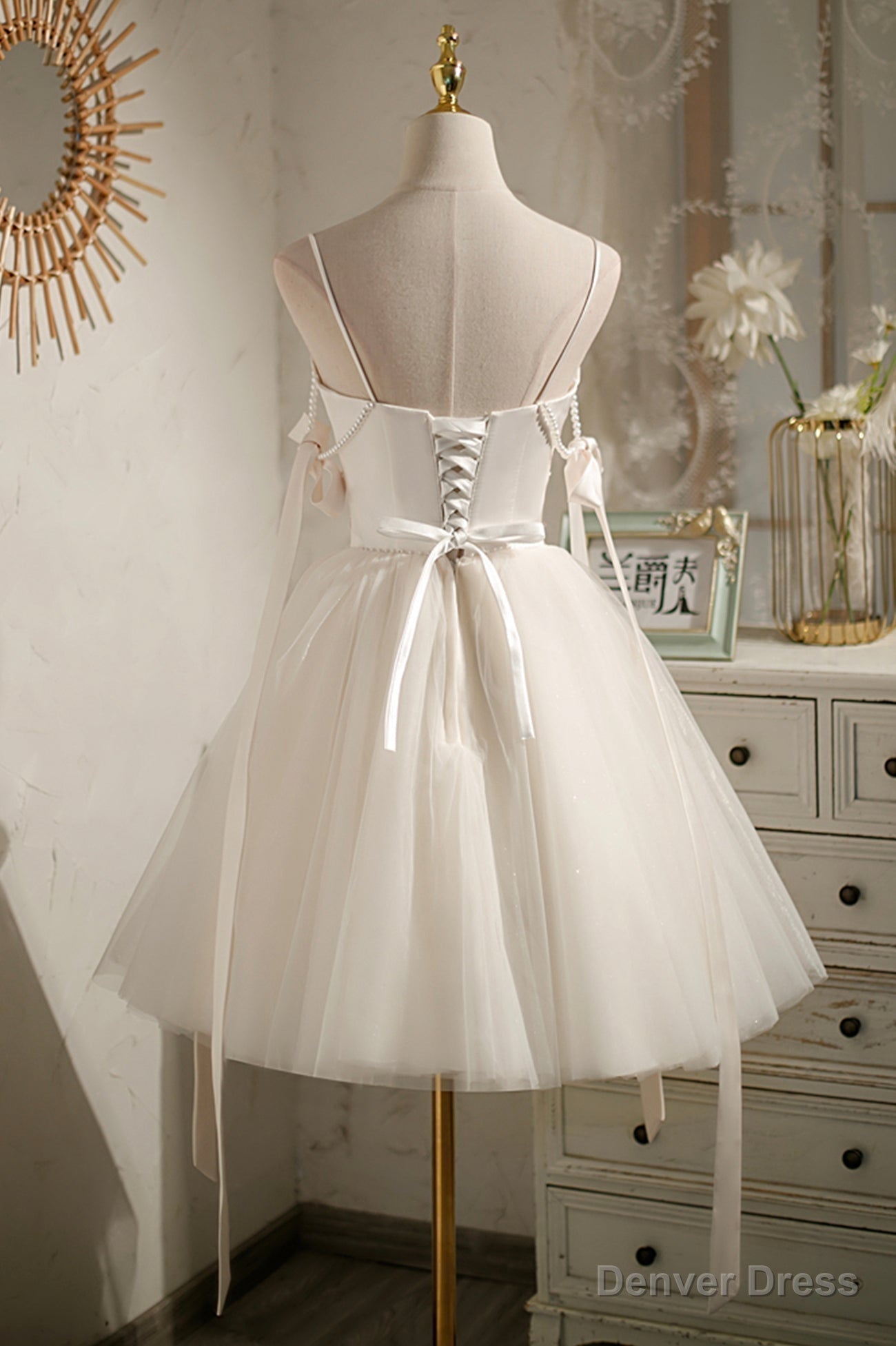 White Spaghetti Straps V Neck Tulle Short Homecoming Dresses with Bow