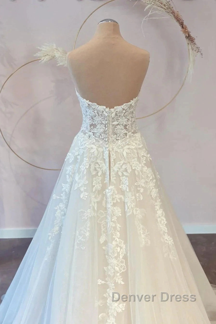 White Sweetheart A-Line Wedding Dresses Tulle Lace Bridal Dresses With Sweep Train Off Shoulder Elegant