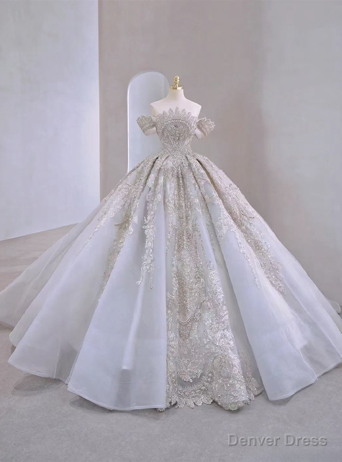 White Tulle Off the Shoulder Appliques Wedding Dress With Shawl Main image