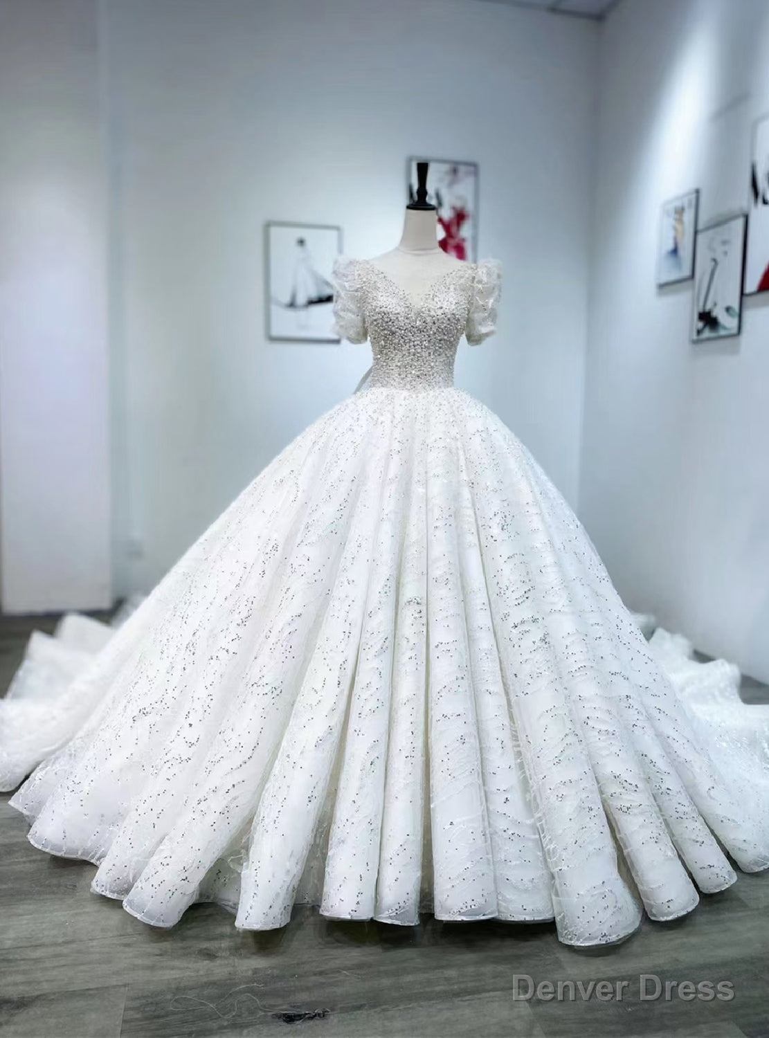 White Tulle Sequins Short Sleeve Beading Bow Wedding Dress Main image