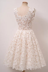 Chic A-line Short Lace Homecoming Dresses