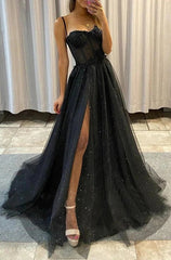 Чорні лінійні спагетті -ремінці випускні сукні з щілиною, блискуче вечірнє сукня