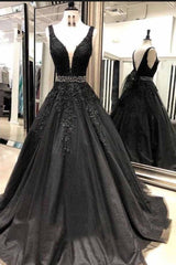 2024 Black V-neck Beaded Tulle Prom Dresses