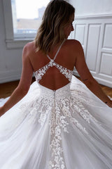 Une ligne V couche ouverte arrière en dentelle blanche Longue robe de mariée, dentelle blanche longue robe de soirée de graduation formelle