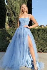 Superbe robe de soirée en dentelle florale bleu clair sans dos avec des robes formelles en dentelle bleu clair fendu