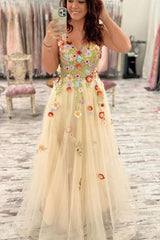 Wunderschönes V -Neck -Champagner -Spitzenblumen -lange Abendkleid, Champagner Tüll formelle Kleid mit 3D -Blumen