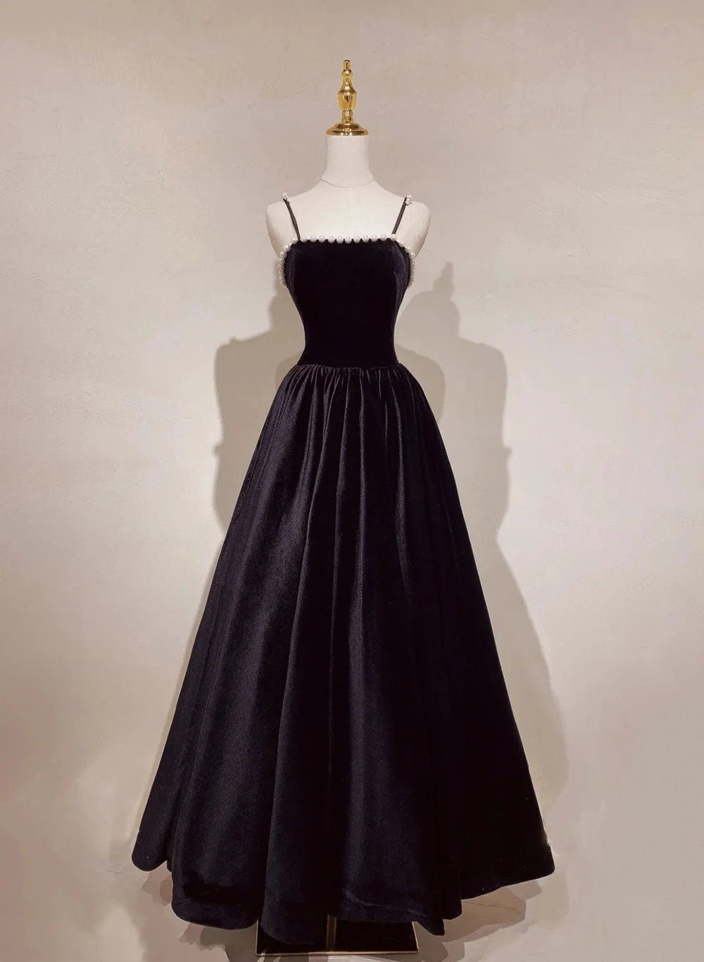 A-Line Black Velvet Floor-Length Prom Dress Outfits For Girls, Pearls Spaghetti Straps Long Party Dress