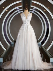 A-Line V-neck Court Train Tulle Wedding Dresses For Black girls with Appliques Lace