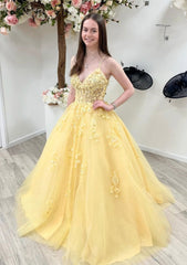 A Line Princess V Neck Sleeveless Sweep Train Tulle Prom Dress Outfits For Women With Appliqued Beading Lace