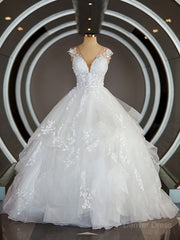 Ball-Gown V-neck Court Train Tulle Wedding Dresses For Black girls with Appliques Lace