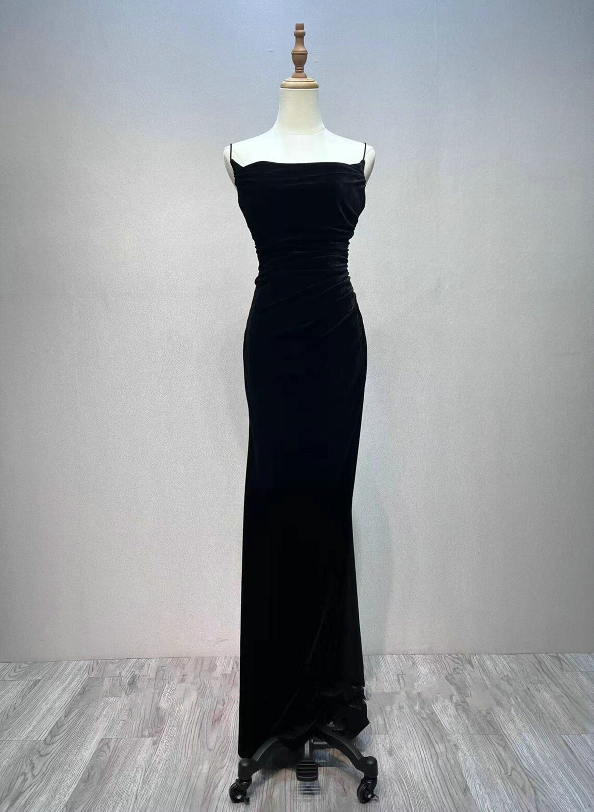 Black Velvet A-line Straps Wedding Party Dress Outfits For Girls, Black Long Evening Dress Outfits For Women Prom Dress