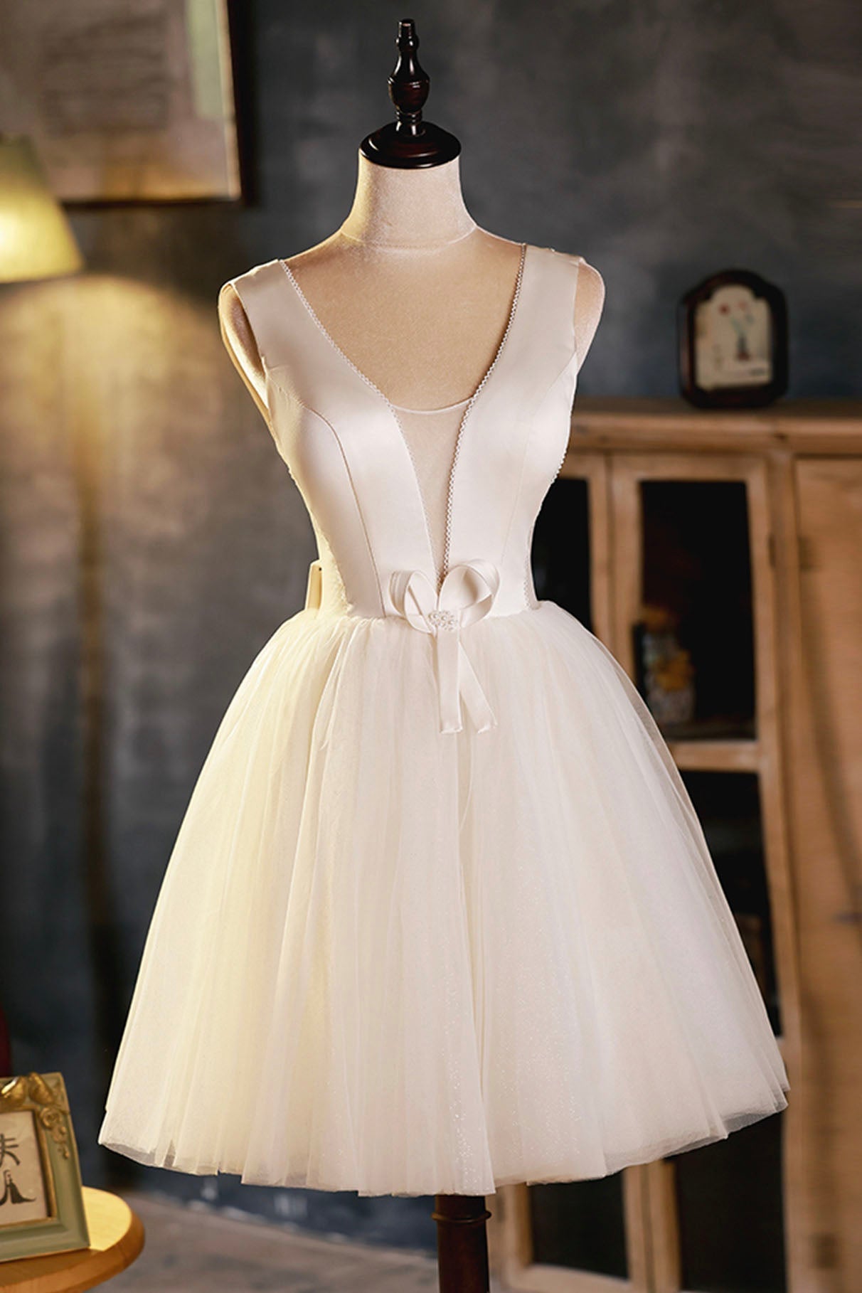 Champagne V-Neck Tulle Short Prom Dress Outfits For Girls, Champagne Homecoming Dress