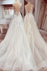 Charming Long A-Line V-neck Appliques Lace Tulle Wedding Dress