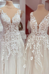 Charming Long A-Line V-neck Appliques Lace Tulle Wedding Dress