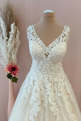 Classy Long A-Line Sweetheart Appliques Lace Tulle Backless Wedding Dress