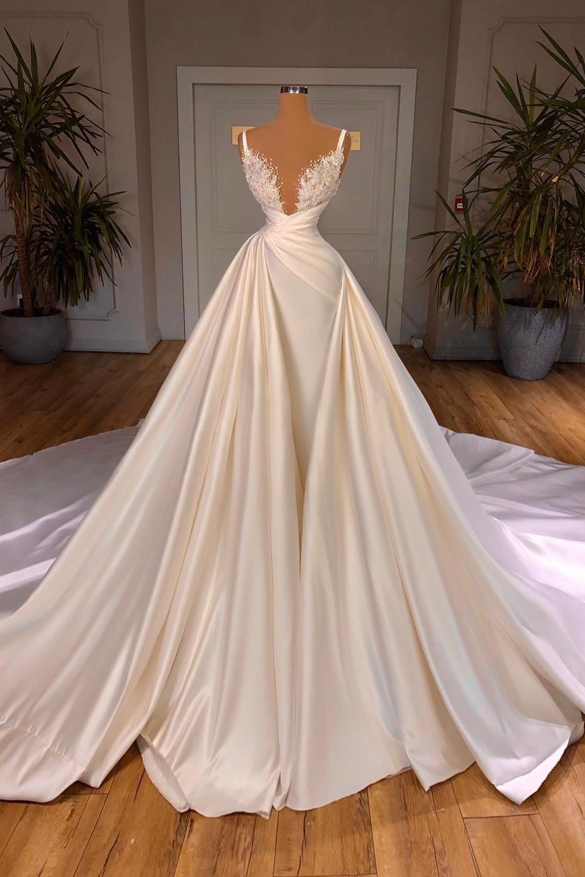 Elegant Long Mermaid V-neck Spaghetti Strap Satin Lace Wedding Dress