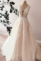 Elegant Long Sweetheart A-Line Tulle Appliques Lace Wedding Dress