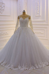 Gorgeous Long A-Line Bateau Pearl Tulle Appliques Lace Wedding Dress Outfits For Women with Sleeves
