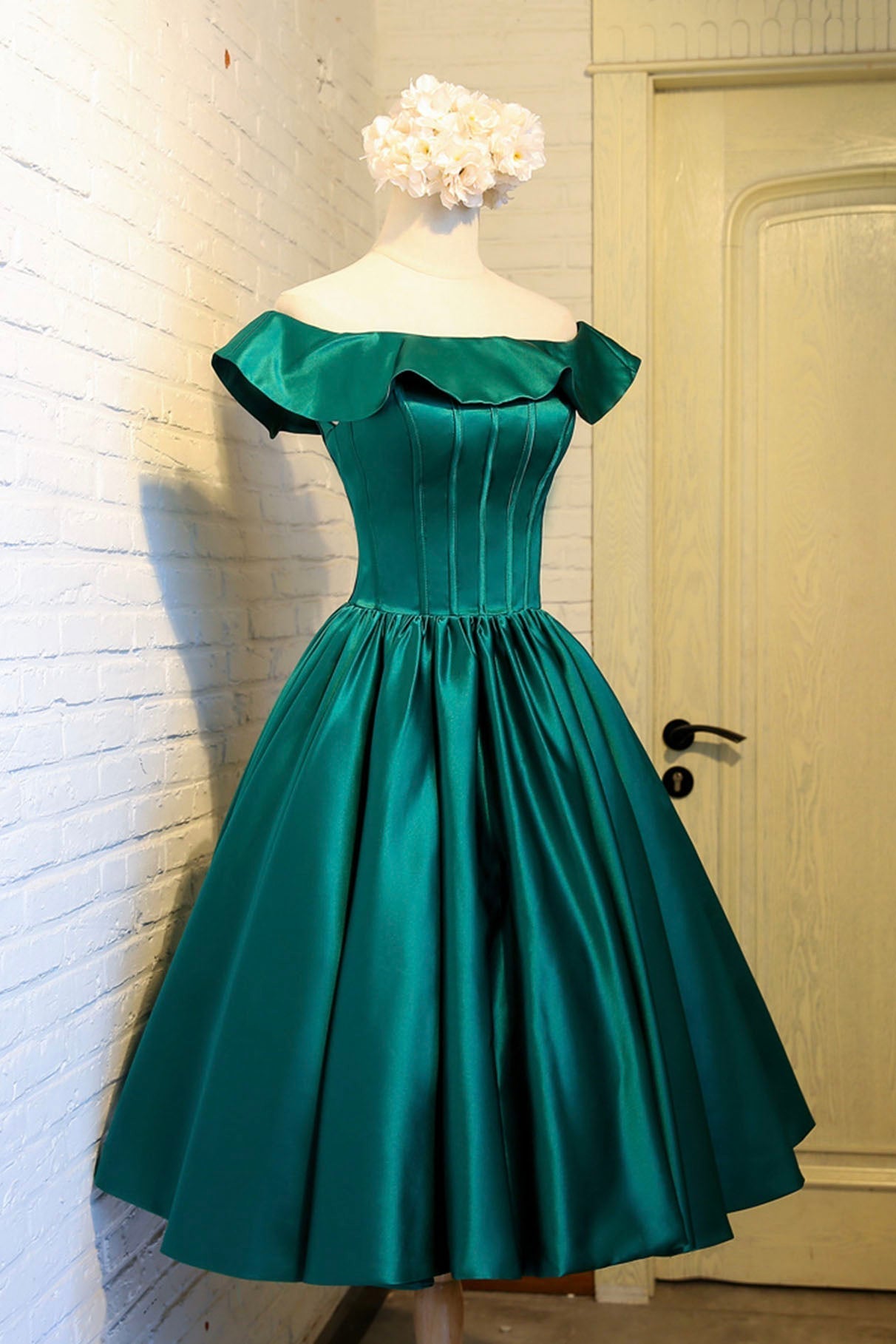 Green Satin Short Homecoming Dress Outfits For Girls, Cute Off the Shoulder Knee Length Prom Dress