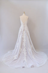 Long A-line Spaghetti Strap Lace Appliques Tulle Backless Wedding Dress