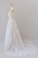 Long A-line Spaghetti Strap Lace Appliques Tulle Backless Wedding Dress