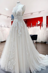 Long A-line V-neck Tulle Sleeveless Appliques Lace Backless Wedding Dress