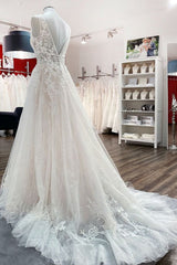 Modest Long A-line V-neck Open Back Tulle Wedding Dress Outfits For Women with Appliques Lace