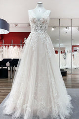 Modest Long A-line V-neck Open Back Tulle Wedding Dress Outfits For Women with Appliques Lace