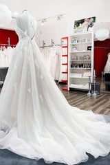 Modest Long Princess V-neck Tulle Spaghetti Straps Wedding Dress Outfits For Women with Lace