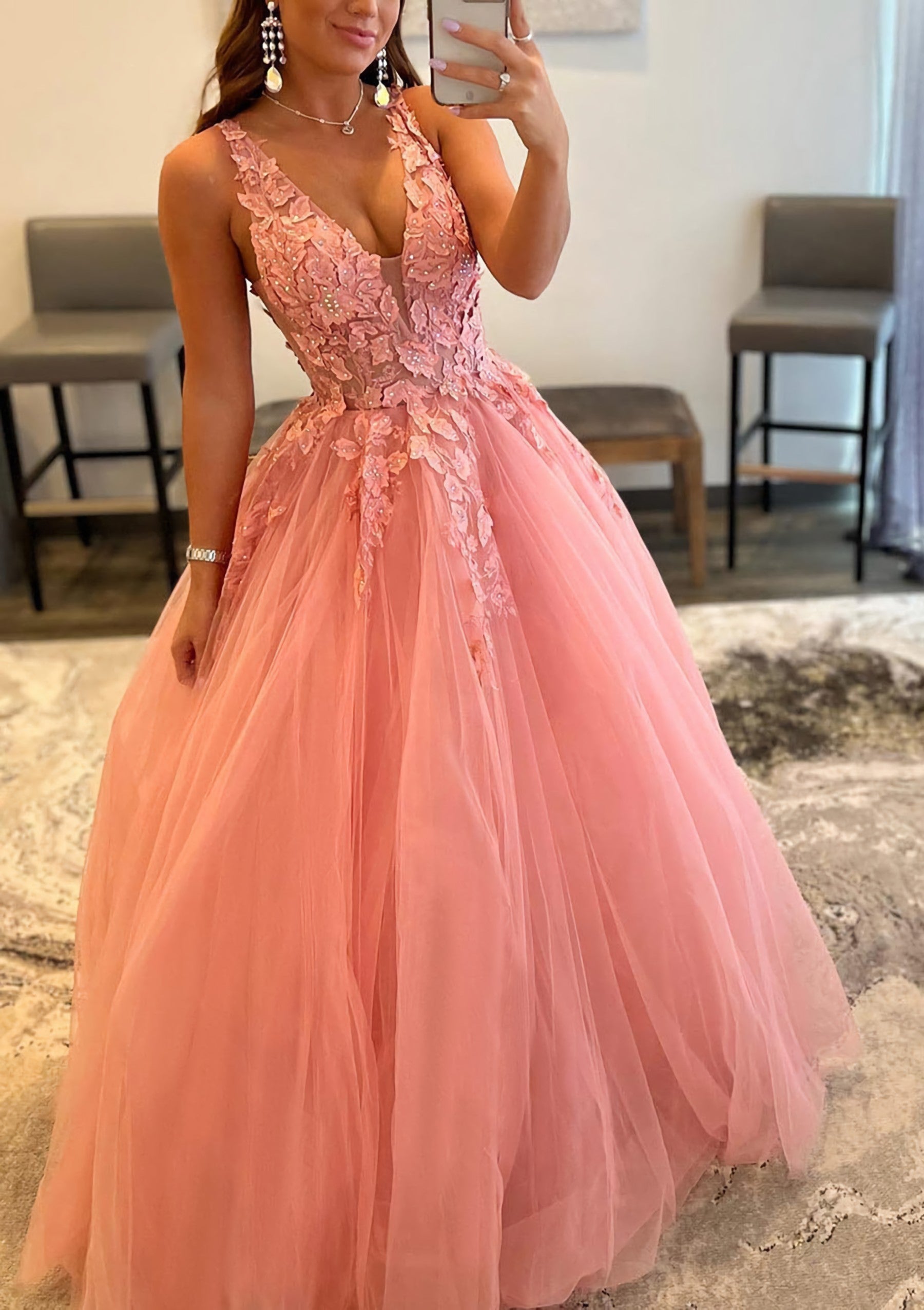Princess A Line V Neck Sleeveless Sweep Train Tulle Prom Dress Outfits For Women With Appliqued Beading