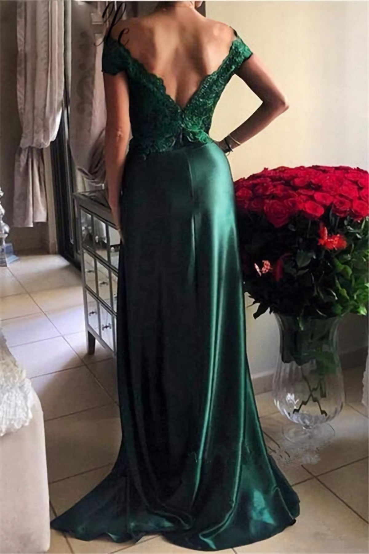 Dark Green Lace Long Elegant Green Women Prom Dresses Secondary image