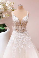 Romantic Long A-line Spaghetti Straps Appliques Lace Tulle Wedding Dress