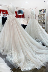 Vintage Long A-line Jewel Tulle Ruffles Wedding Dress Outfits For Women with Lace Appliques