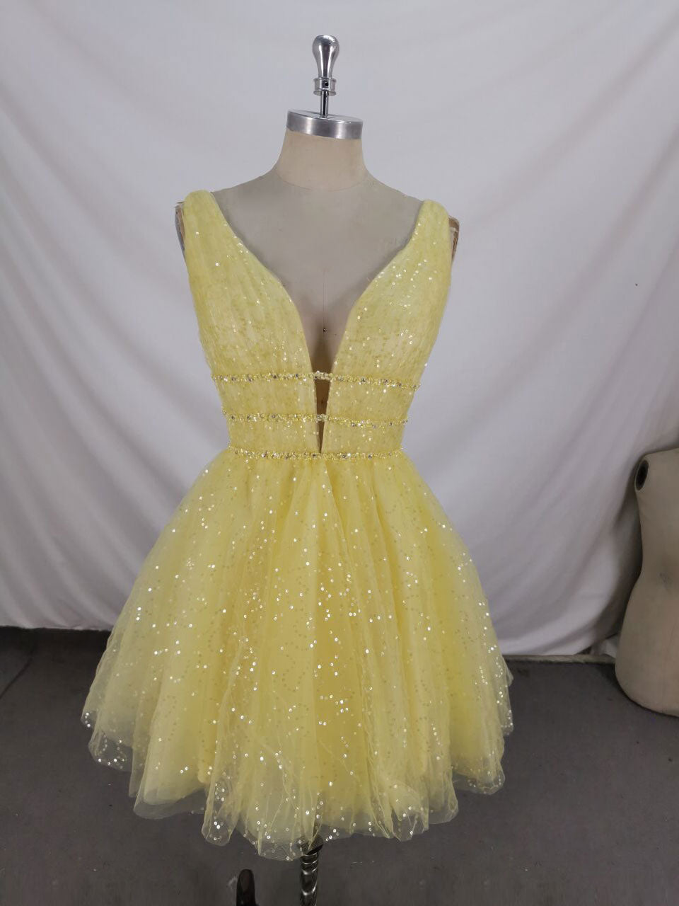 Yellow V Neck Tulle Sequin Short Prom Dress Outfits For Girls, Yellow Tulle Homecoming Dress